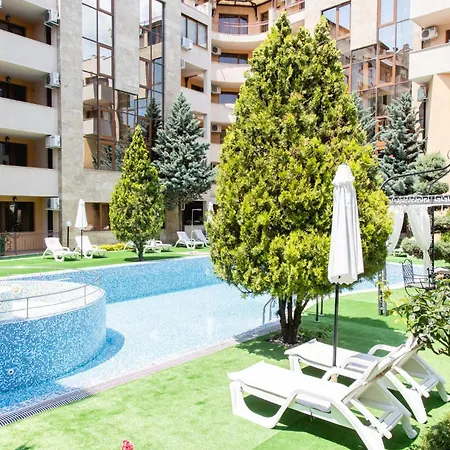 In The Center Of Sunny By Flat Mаnаger * 써니비치