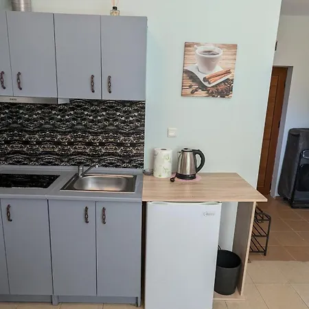 In The Center Of Sunny By Flat Mаnаger 써니비치